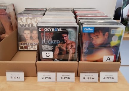 Výprodej gay porno DVD a hraček