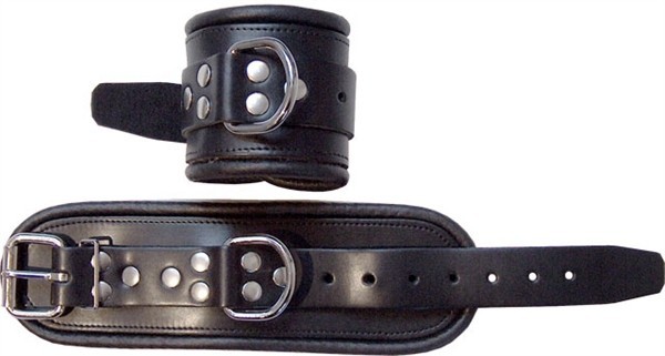 Mister B Leather Wrist Restraints Black, prémiová pouta na ruce s polstrováním