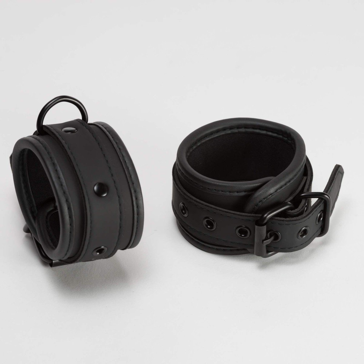 665 Neoprene Wrist Restraints Black, putá na ruky s polstrovaním