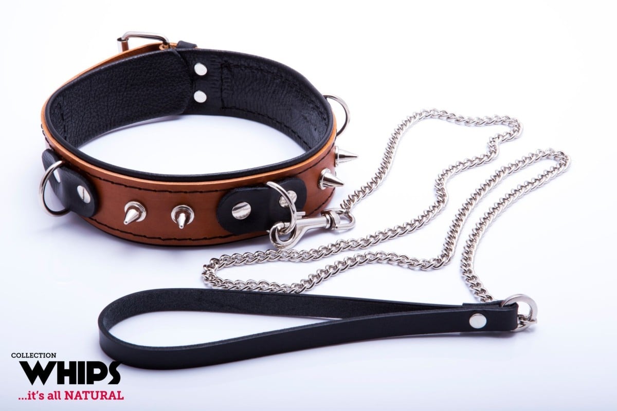 WHIPS Slave Collar with Leash for Him Cognac, hnědý obojek s ostny a třemi D-kroužky