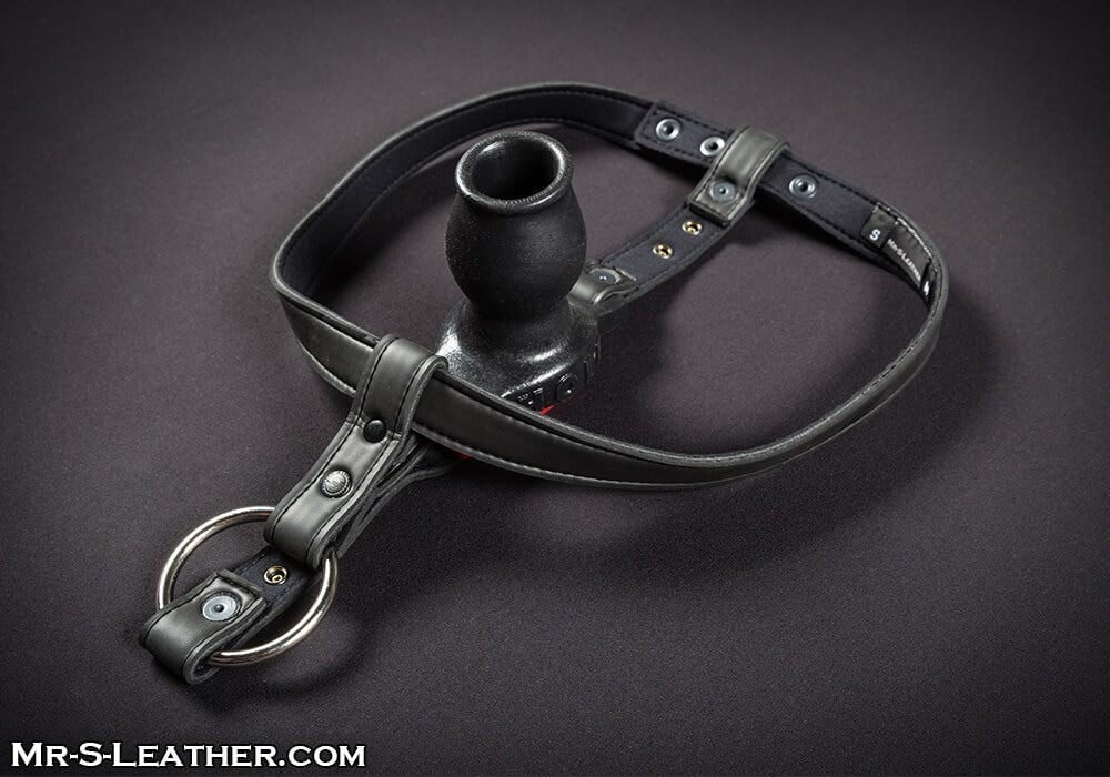 Postroj Oxballs Hole Harness S/M, neoprenový postroj s análním tunelem a zátkou