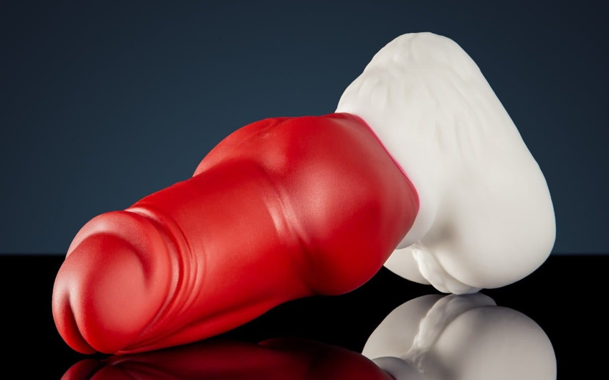 Weredog Roscoe Crimson/White Extra Large, prémiové červeno-biele silikónové dildo 32 x 7–10,2 cm