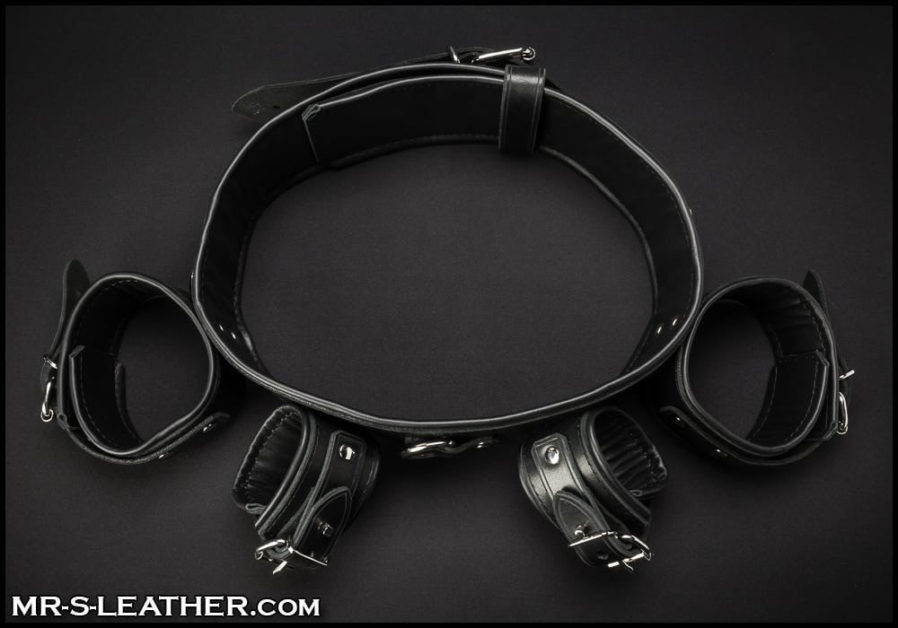 Kožená pouta Mr. S Leather Chest to Wrist Restraint L/XL, kožená pouta s upevněním na hrudníku