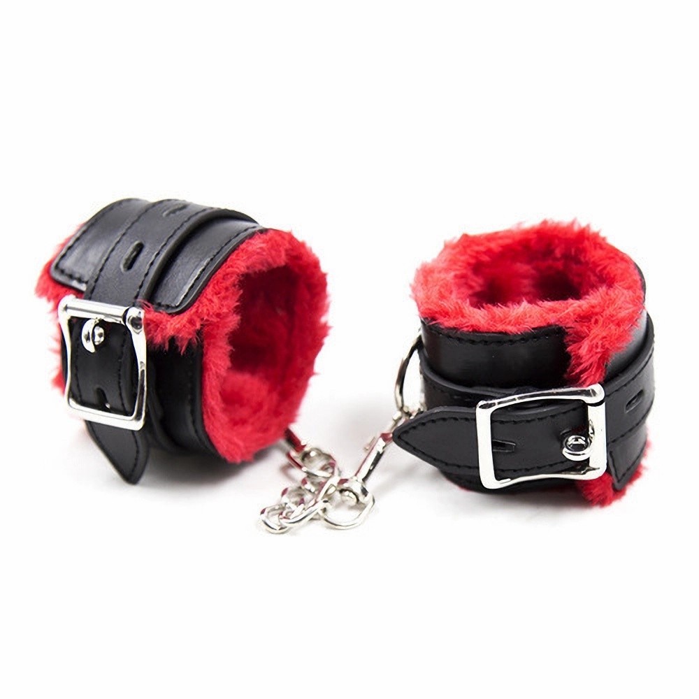 Slave4master Red & Black Plush Wrist Cuffs, pouta na ruce s plyšovým polstrováním