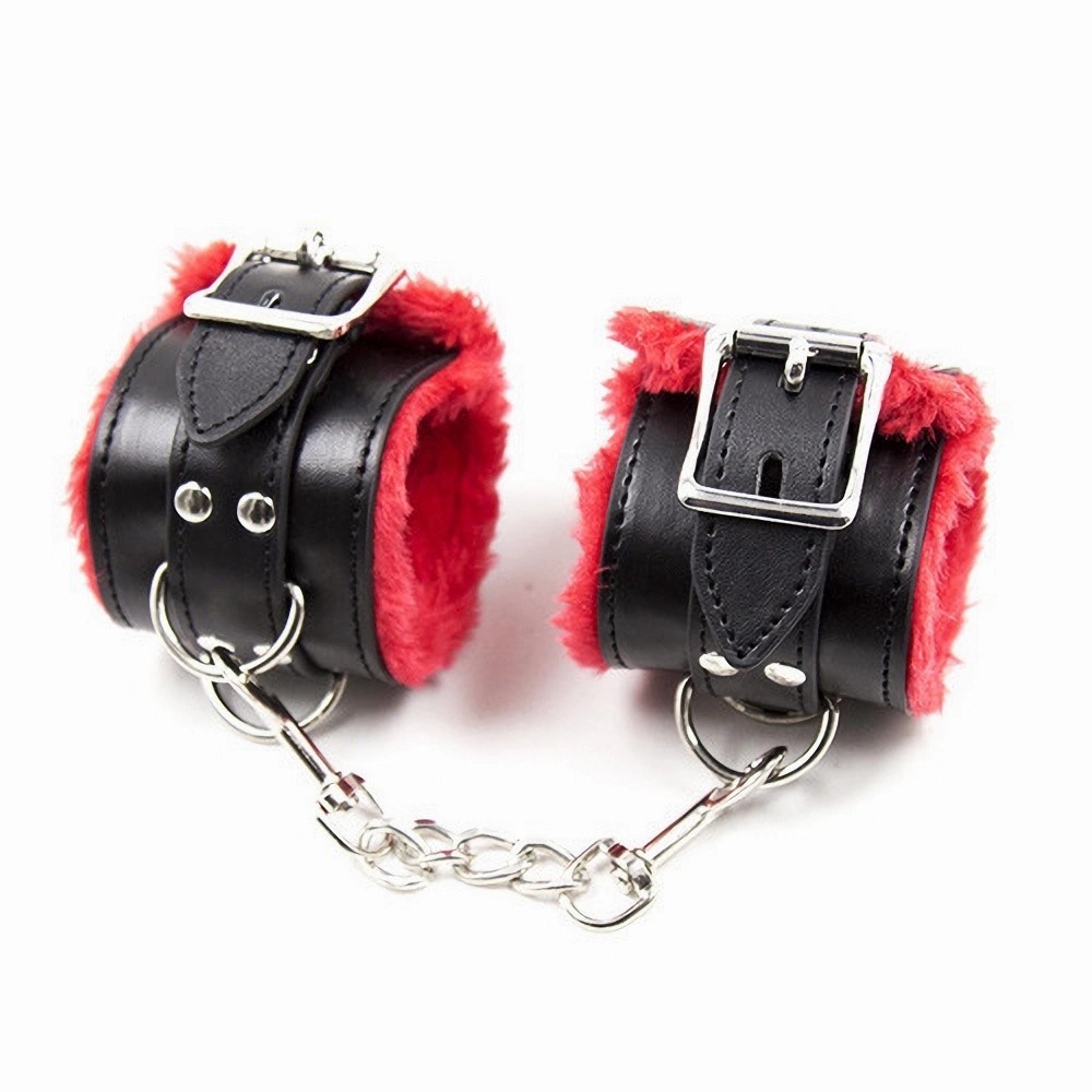 Slave4master Red & Black Plush Ankle Cuffs, pouta na nohy s plyšovým polstrováním