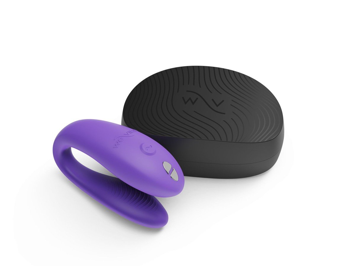 Vibrátor pro páry We-Vibe Sync Go Purple, chytrý silikonový vibrátor s cestovním pouzdrem