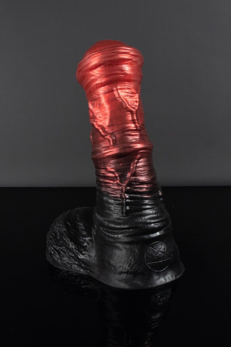 Twisted Beast Nessus Demon Blood (Ombre) XXL, prémiové silikonové dildo s Vac-U-Lock s přísavkou 34,6 x 9,4–11,6 cm