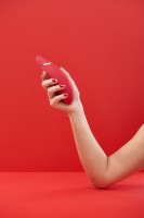 Stimulátor klitorisu Womanizer Premium červený