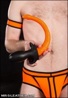 Anální kolík s ocasem SquarePegToys Happy Puppy Tail Glow Orange M