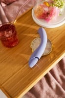 Vibrátor s podtlakovou stimulací Womanizer OG Aubergine