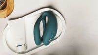 We-Vibe Sync O Couples Vibrator Green Velvet