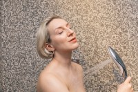 Womanizer Wave Stimulating Shower Head White