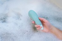 Prikladací vibrátor Womanizer Vibe Sage