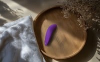 Stimulátor klitorisu We-Vibe Melt 2 fialový