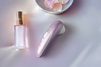 Stimulátor klitorisu Womanizer Pro fialový