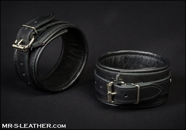 Kožená pouta na nohy Mr. S Leather Essential Ankle Restraints